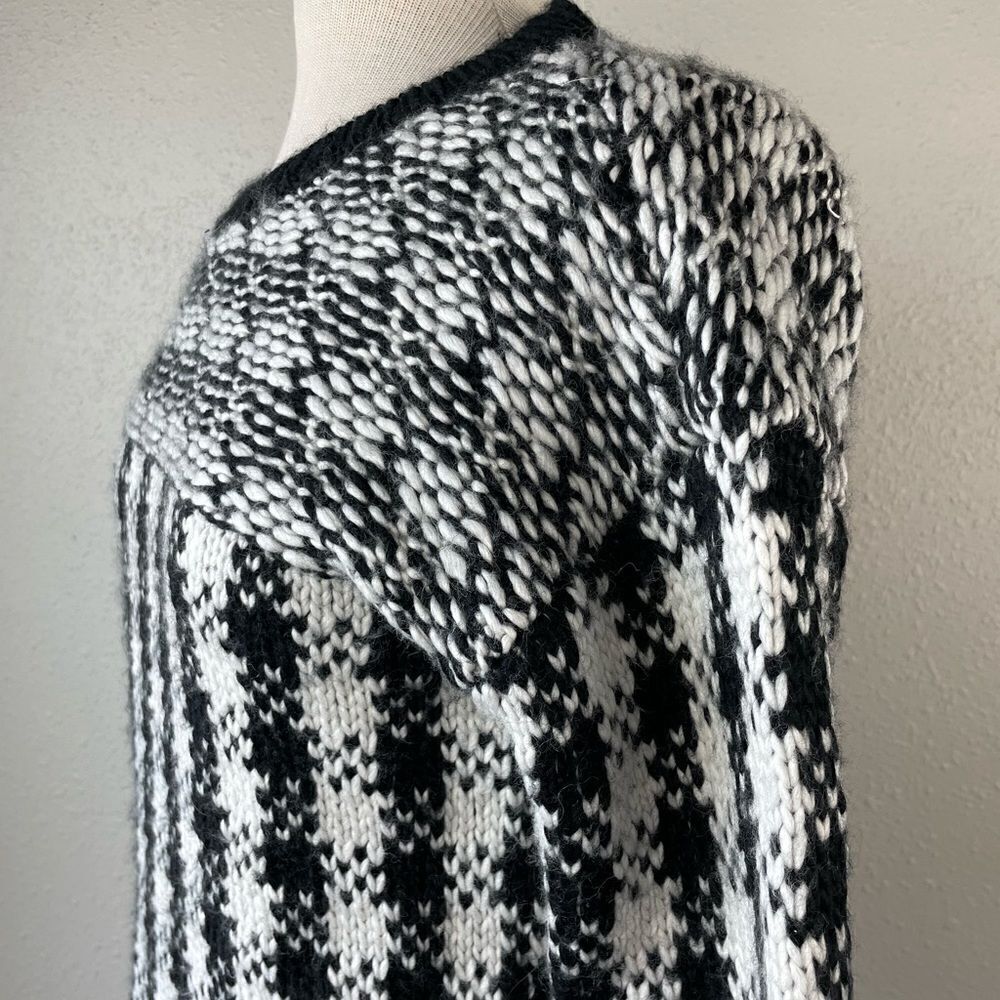 Ann Taylor Black and White Sweater Size M EUC - Picture 4 of 7